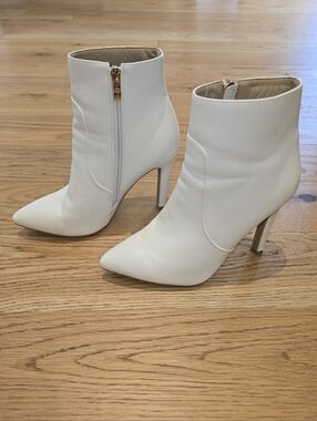 IDIFU Ankle Boots for Women High Heel Pointed  Side Zipper SIZE 8 White Shoes